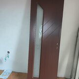 Usa din lemn masiv  cu geam pe margine am 3 buc. noi